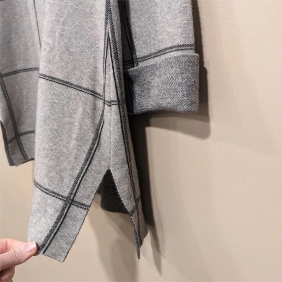 Tahari Mock Neck Gray Windowpane Sweater, Size XS - Picture 3 of 8